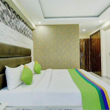 Treebo Trend Smart Signature Нью-Дели Экстерьер фото